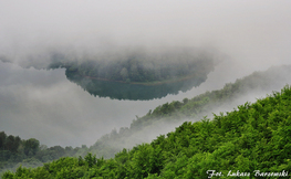 Jezioro Solińskie w mgłach, Fot. Łukasz Barzowski