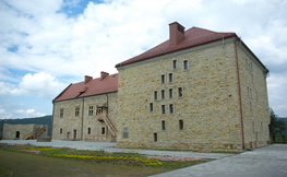Zamek w Sanoku w którym znajduje się Muzeum Historyczne oraz Galeria Zdzisława Beksińskiego, źródło: Internet