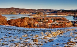 Zimowy widok na Jezioro Solińskie z punktu widokowego w Polańczyku, Fot. Łukasz Barzowsk